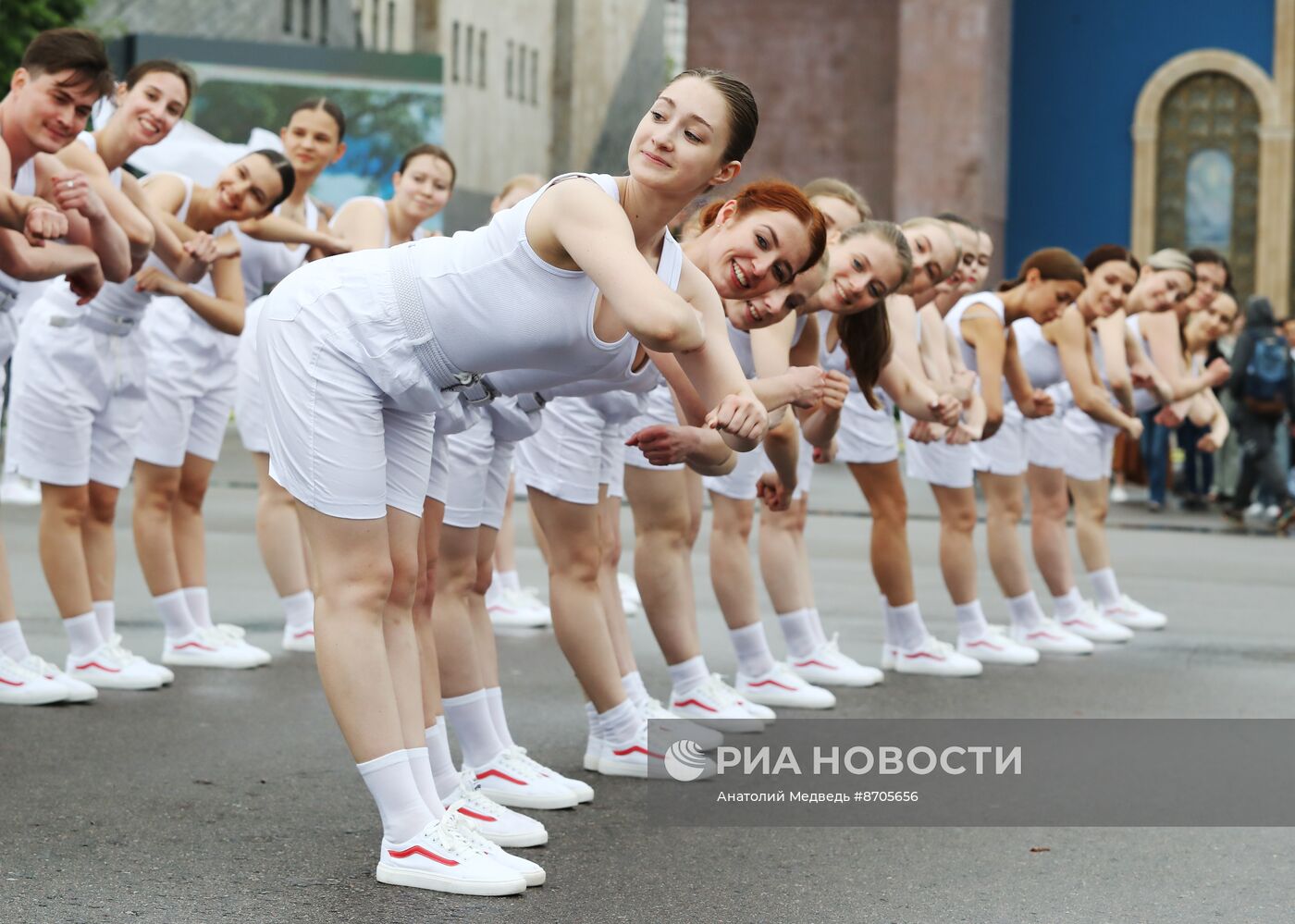 Выставка "Россия". Театрализованное шествие от Московского исторического фестиваля "Времена и эпохи" 