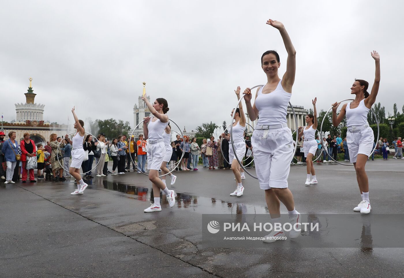 Выставка "Россия". Театрализованное шествие от Московского исторического фестиваля "Времена и эпохи" 