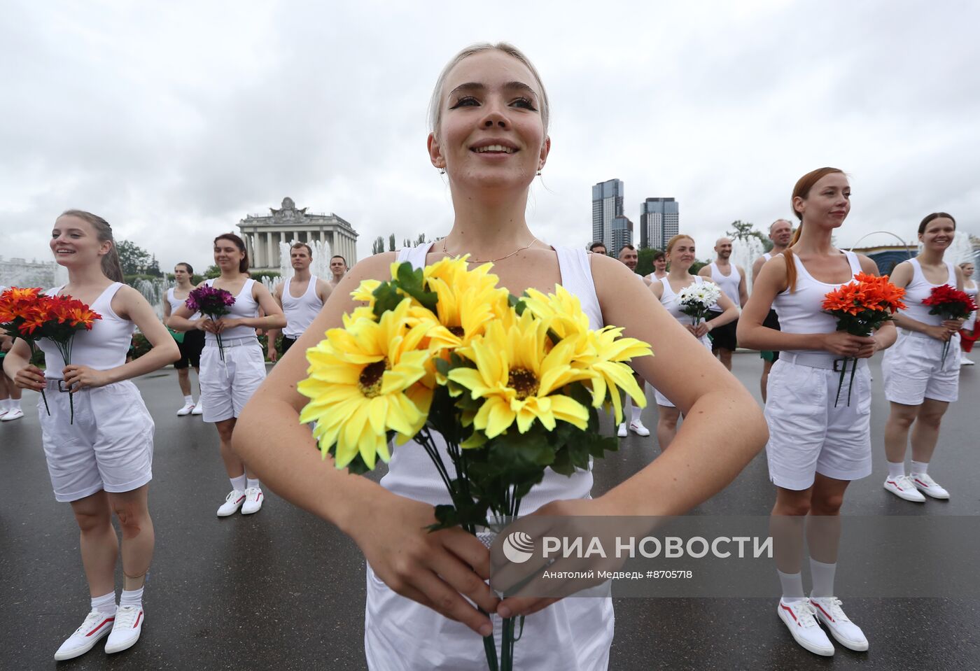 Выставка "Россия". Театрализованное шествие от Московского исторического фестиваля "Времена и эпохи" 