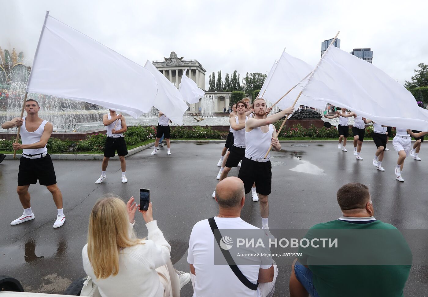 Выставка "Россия". Театрализованное шествие от Московского исторического фестиваля "Времена и эпохи" 