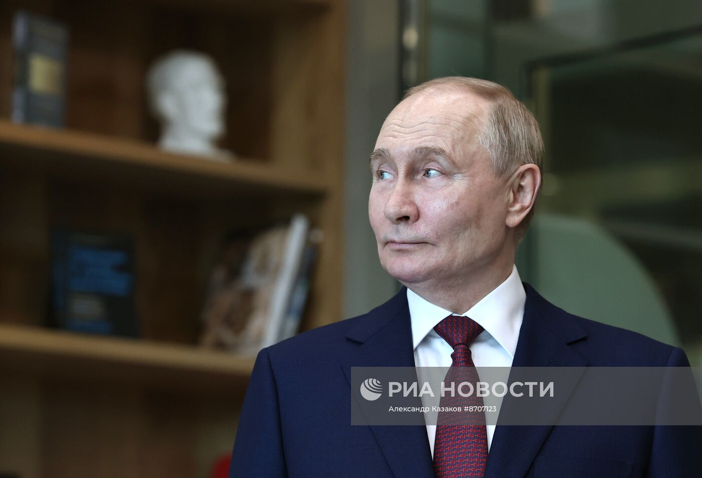 Президент Владимир Путин посетил мастерскую управления "Сенеж"