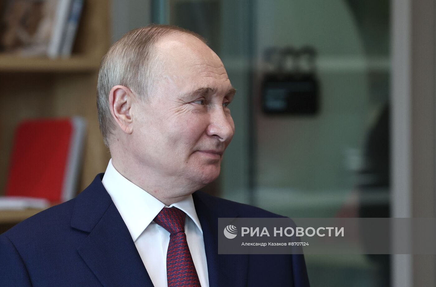 Президент Владимир Путин посетил мастерскую управления "Сенеж"