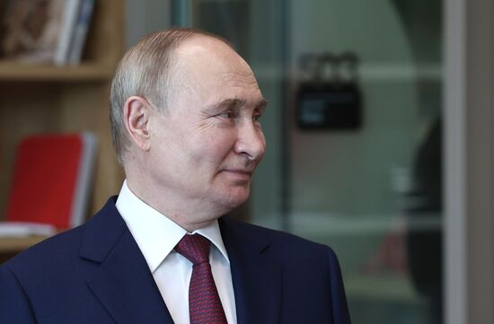 Президент Владимир Путин посетил мастерскую управления "Сенеж"