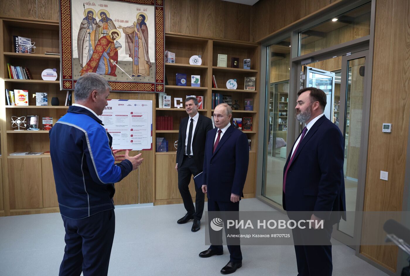 Президент Владимир Путин посетил мастерскую управления "Сенеж"