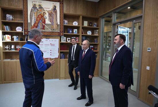 Президент Владимир Путин посетил мастерскую управления "Сенеж"