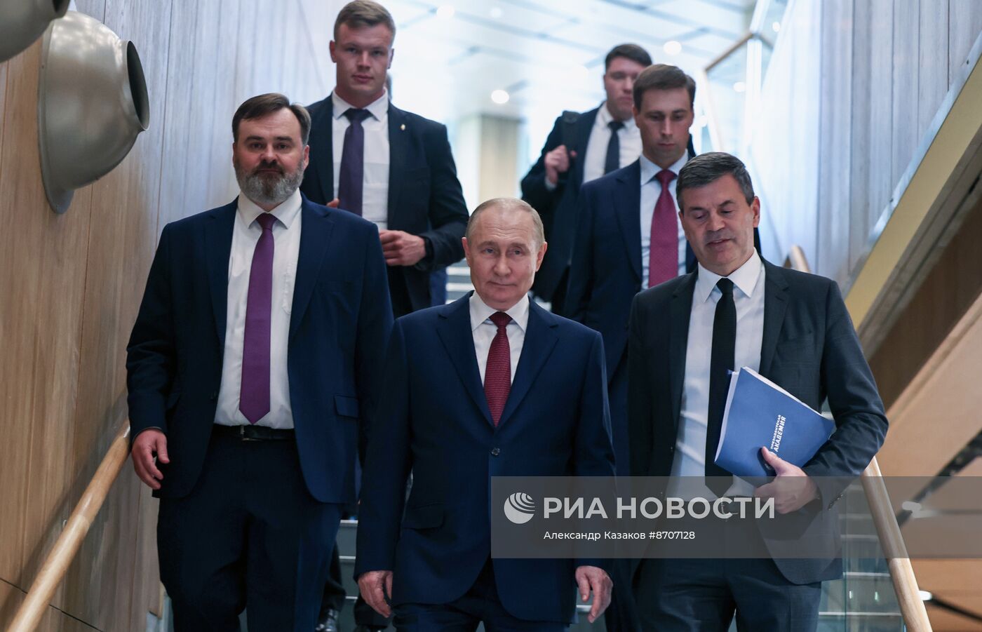 Президент Владимир Путин посетил мастерскую управления "Сенеж"