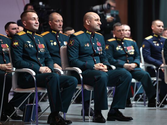 Президент Владимир Путин посетил мастерскую управления "Сенеж"