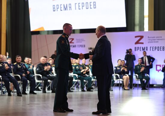 Президент Владимир Путин посетил мастерскую управления "Сенеж"