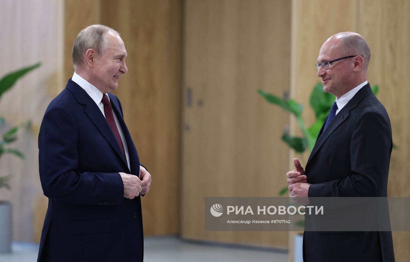 Президент Владимир Путин посетил мастерскую управления "Сенеж"