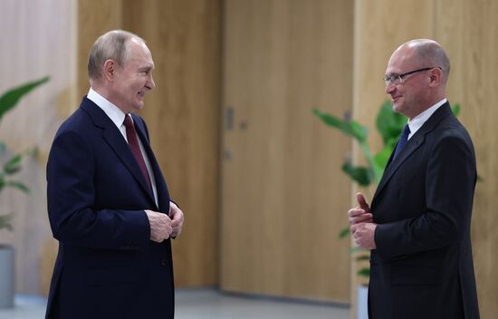 Президент Владимир Путин посетил мастерскую управления "Сенеж"