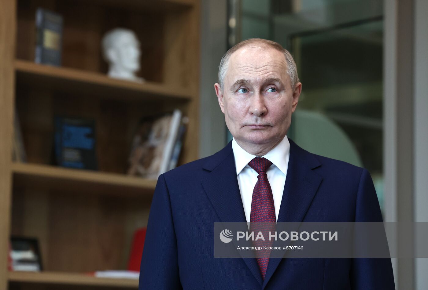 Президент Владимир Путин посетил мастерскую управления "Сенеж"