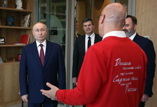 Президент Владимир Путин посетил мастерскую управления "Сенеж"