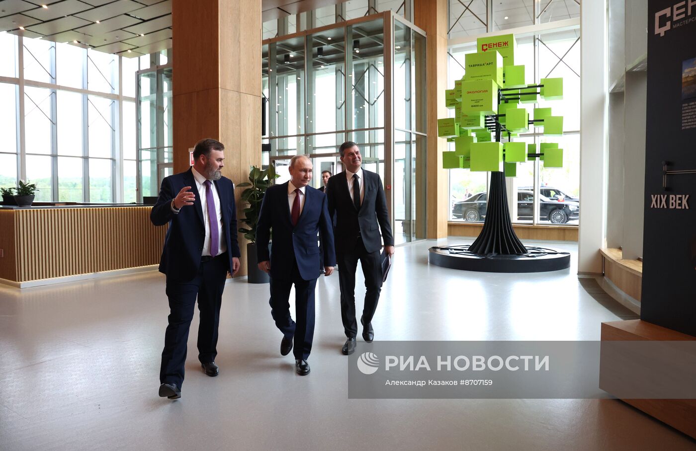 Президент Владимир Путин посетил мастерскую управления "Сенеж"