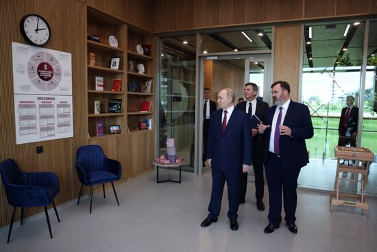 Президент Владимир Путин посетил мастерскую управления "Сенеж"
