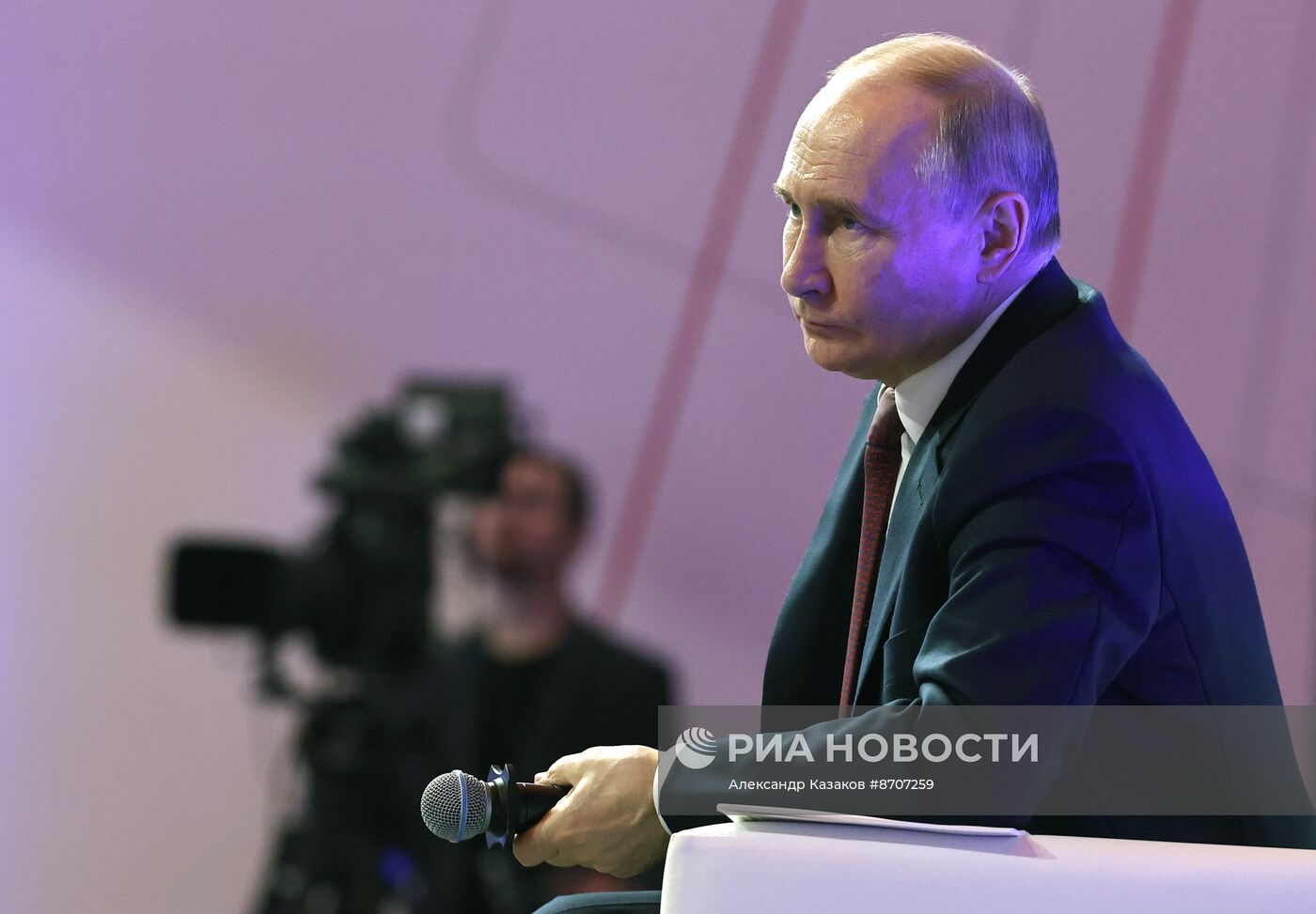 Президент Владимир Путин посетил мастерскую управления "Сенеж"