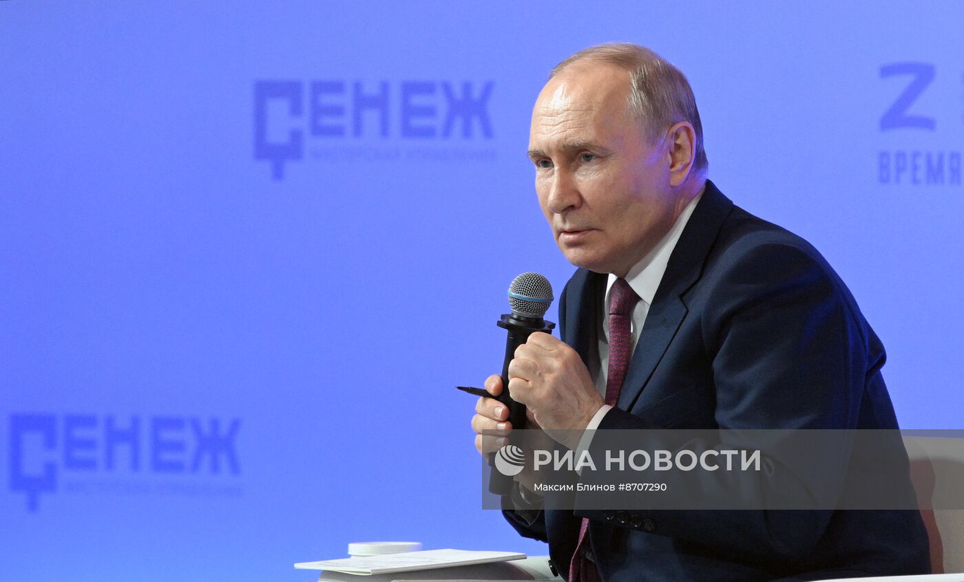 Президент Владимир Путин посетил мастерскую управления "Сенеж"