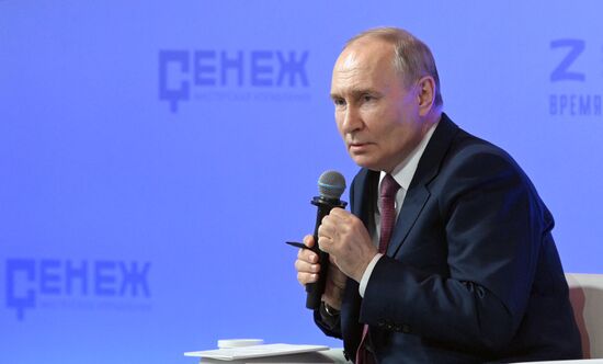 Президент Владимир Путин посетил мастерскую управления "Сенеж"