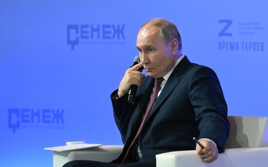 Президент Владимир Путин посетил мастерскую управления "Сенеж"