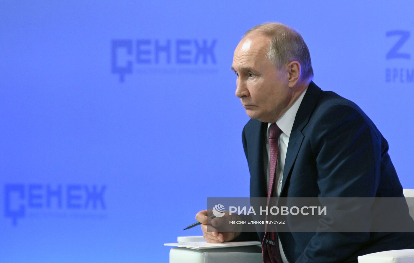 Президент Владимир Путин посетил мастерскую управления "Сенеж"