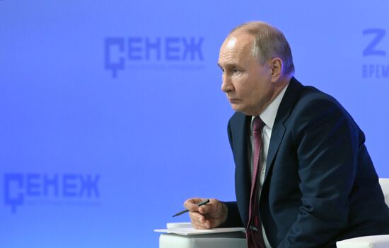 Президент Владимир Путин посетил мастерскую управления "Сенеж"