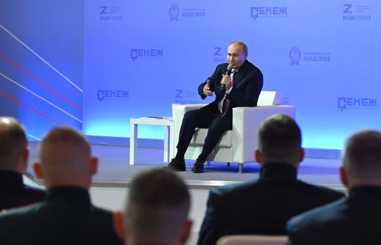 Президент Владимир Путин посетил мастерскую управления "Сенеж"