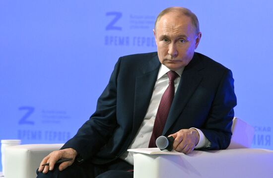 Президент Владимир Путин посетил мастерскую управления "Сенеж"