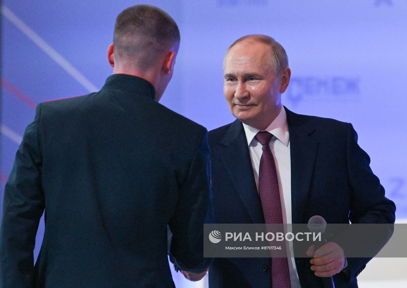 Президент Владимир Путин посетил мастерскую управления "Сенеж"