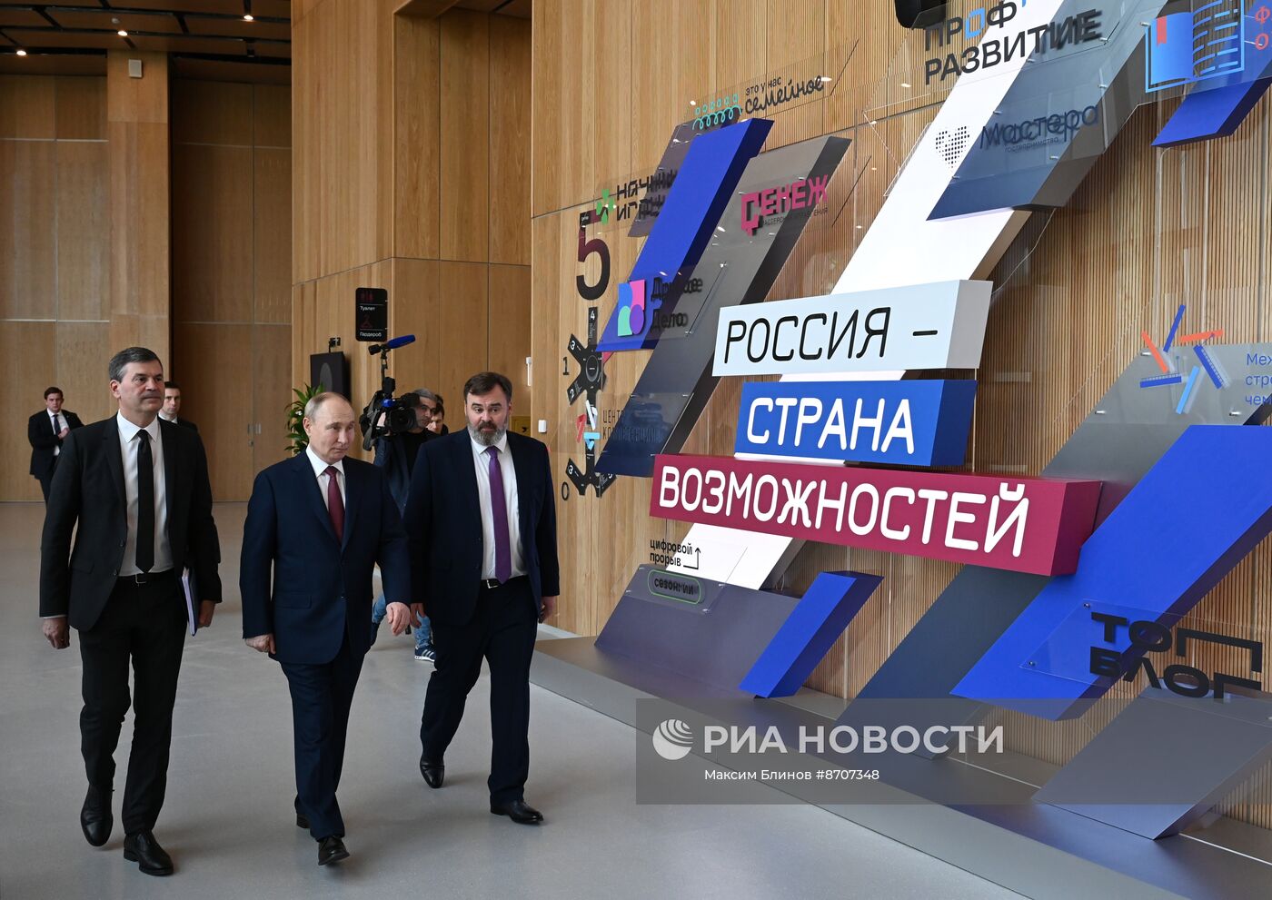 Президент Владимир Путин посетил мастерскую управления "Сенеж"