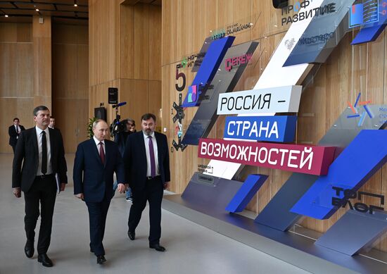 Президент Владимир Путин посетил мастерскую управления "Сенеж"