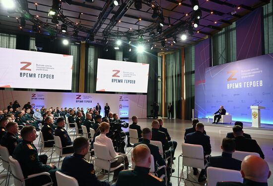 Президент Владимир Путин посетил мастерскую управления "Сенеж"