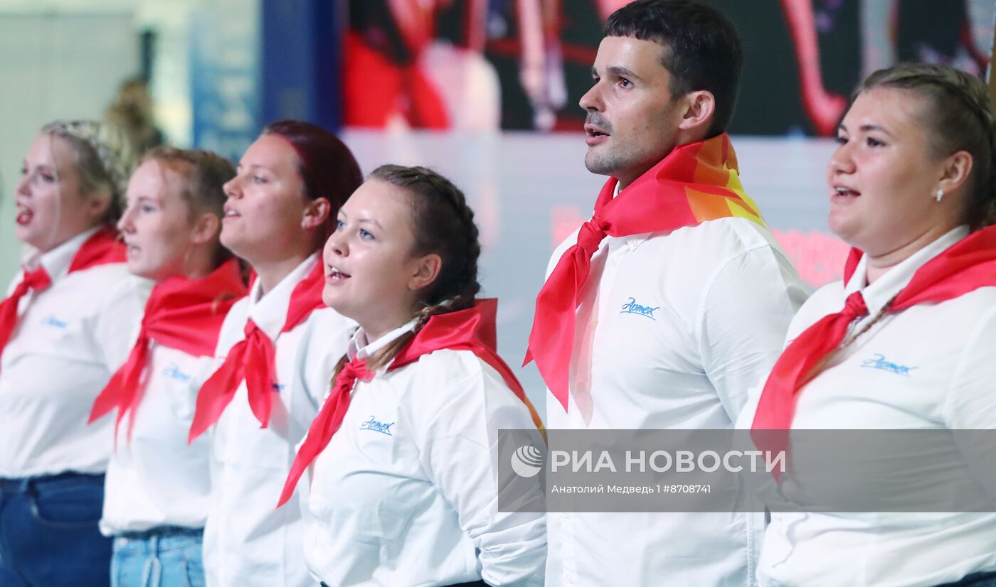 Выставка "Россия". День рождения Международного детского центра "Артек"