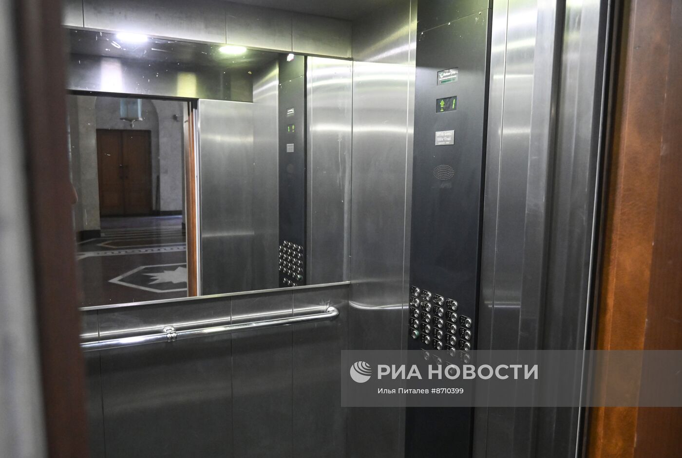 Лифты в доме на Котельнической набережной