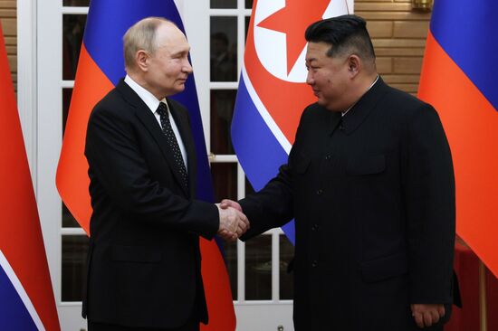 Дружественный государственный визит президента Владимира Путина в КНДР