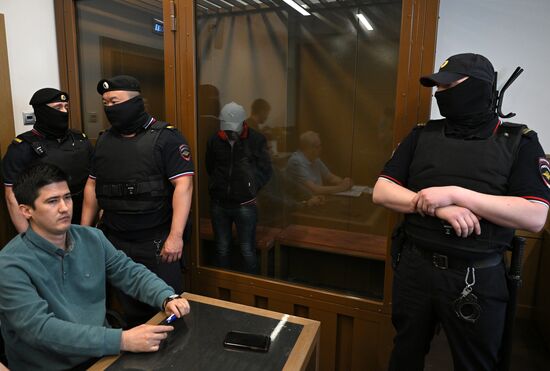 Избрание меры пресечения обвиняемым в массовых отравлениях в России