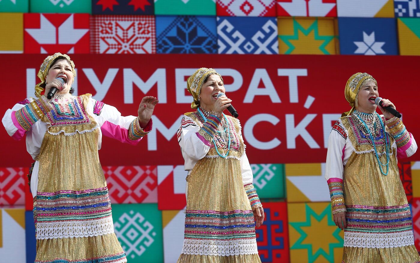 Выставка "Россия". Мордовский национально-фольклорный праздник "Шумбрат"