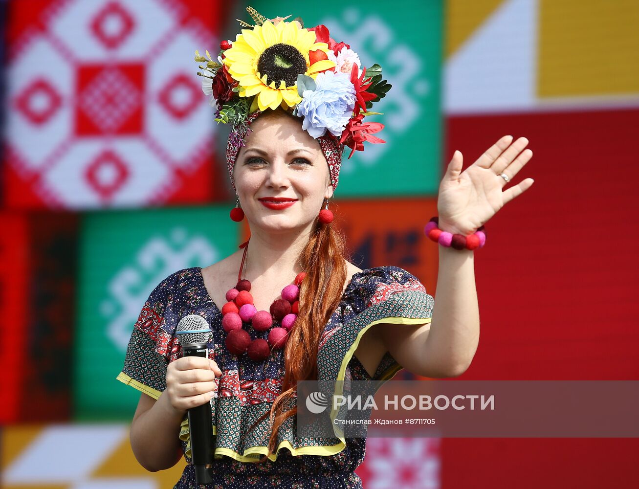 Выставка "Россия". Мордовский национально-фольклорный праздник "Шумбрат"