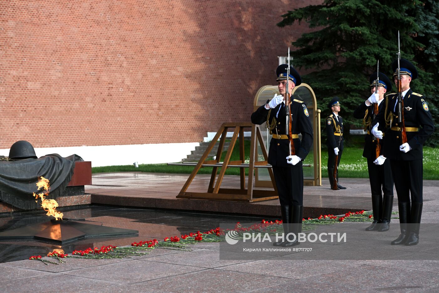 Профилактика Вечного огня в Александровском саду 