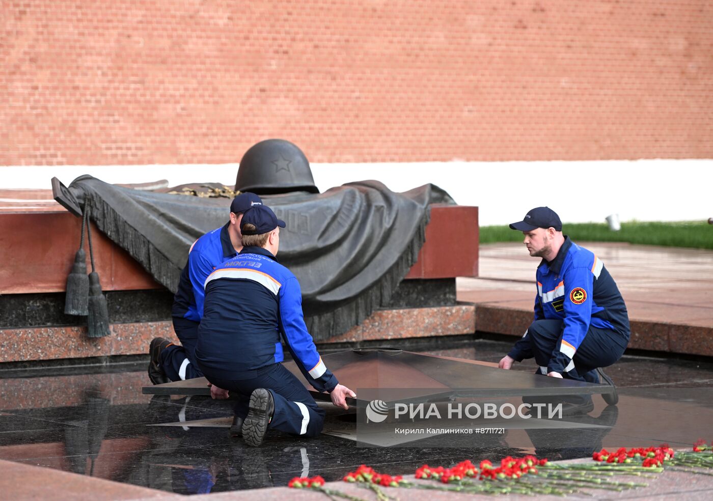 Профилактика Вечного огня в Александровском саду 