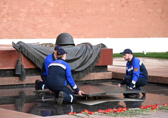 Профилактика Вечного огня в Александровском саду 