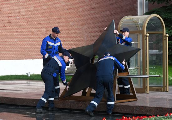 Профилактика Вечного огня в Александровском саду 