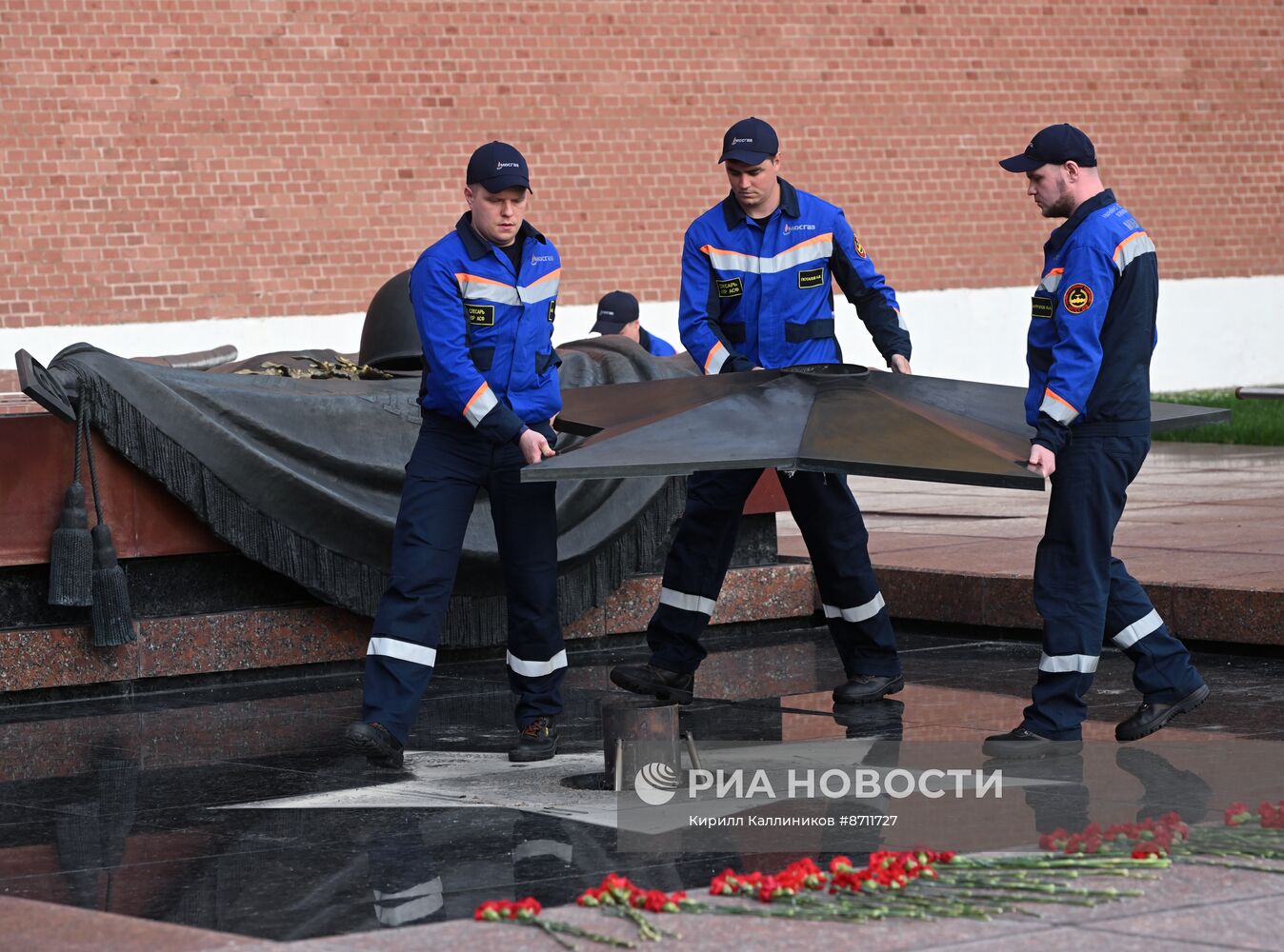 Профилактика Вечного огня в Александровском саду 