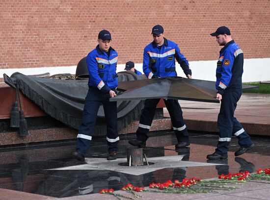 Профилактика Вечного огня в Александровском саду 