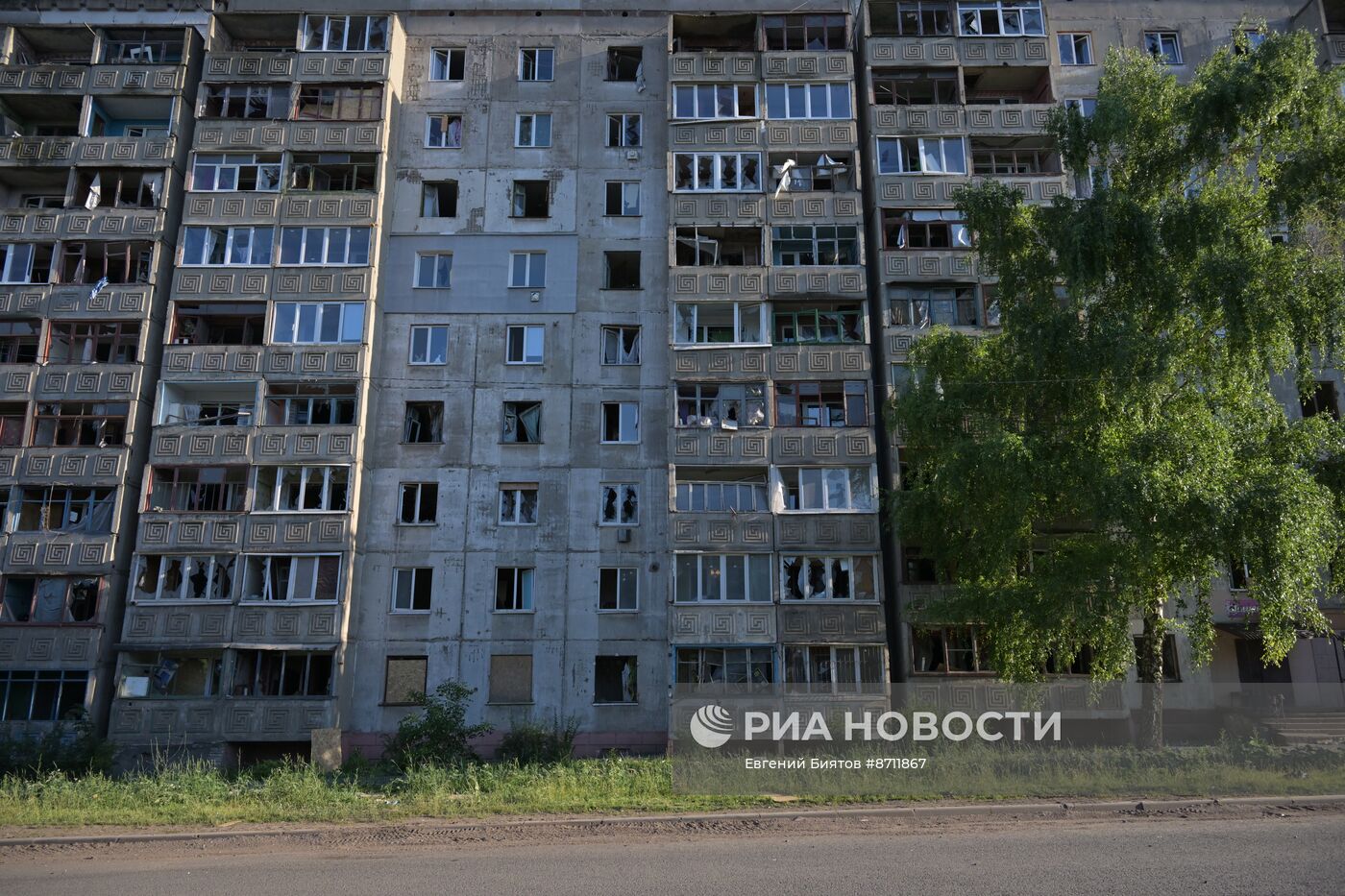 Последствия обстрела ВСУ Первомайска в ЛНР