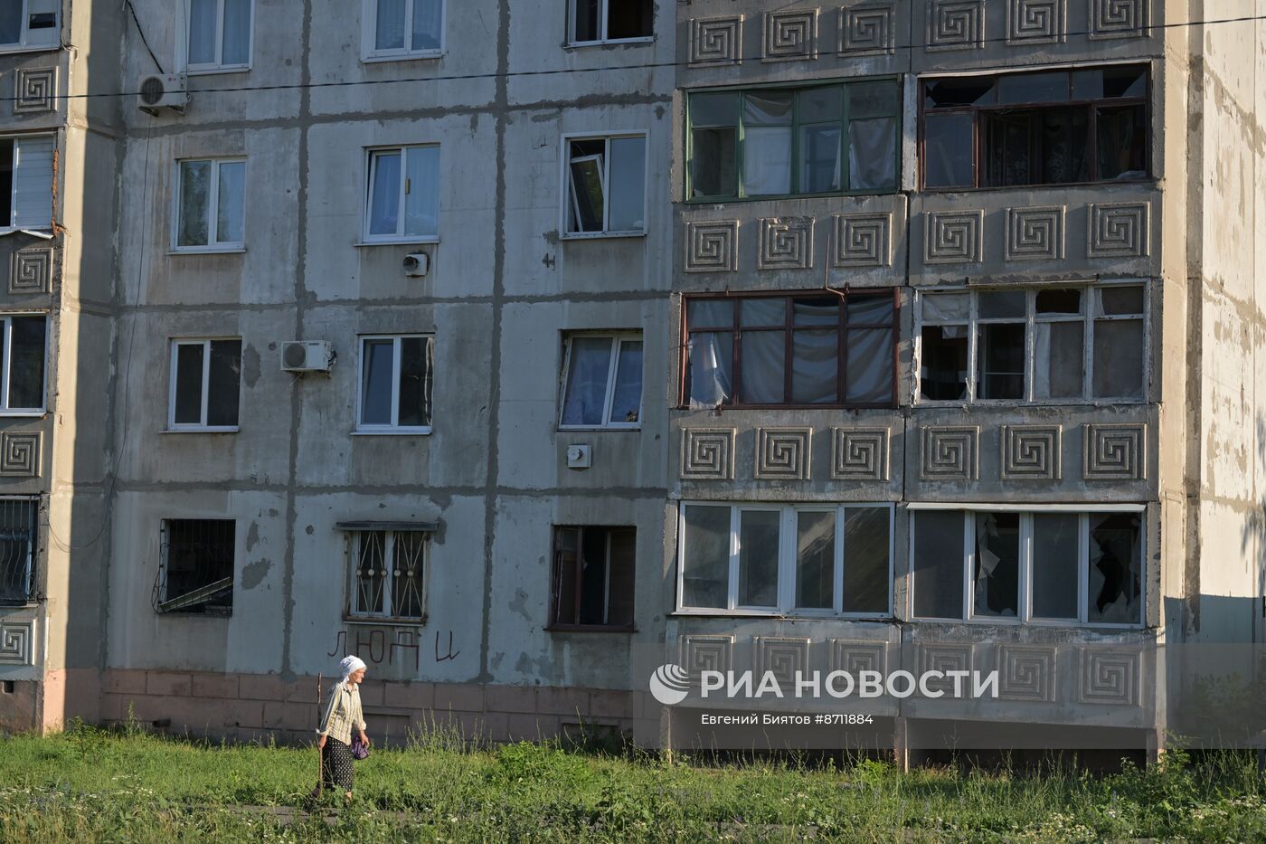 Последствия обстрела ВСУ Первомайска в ЛНР