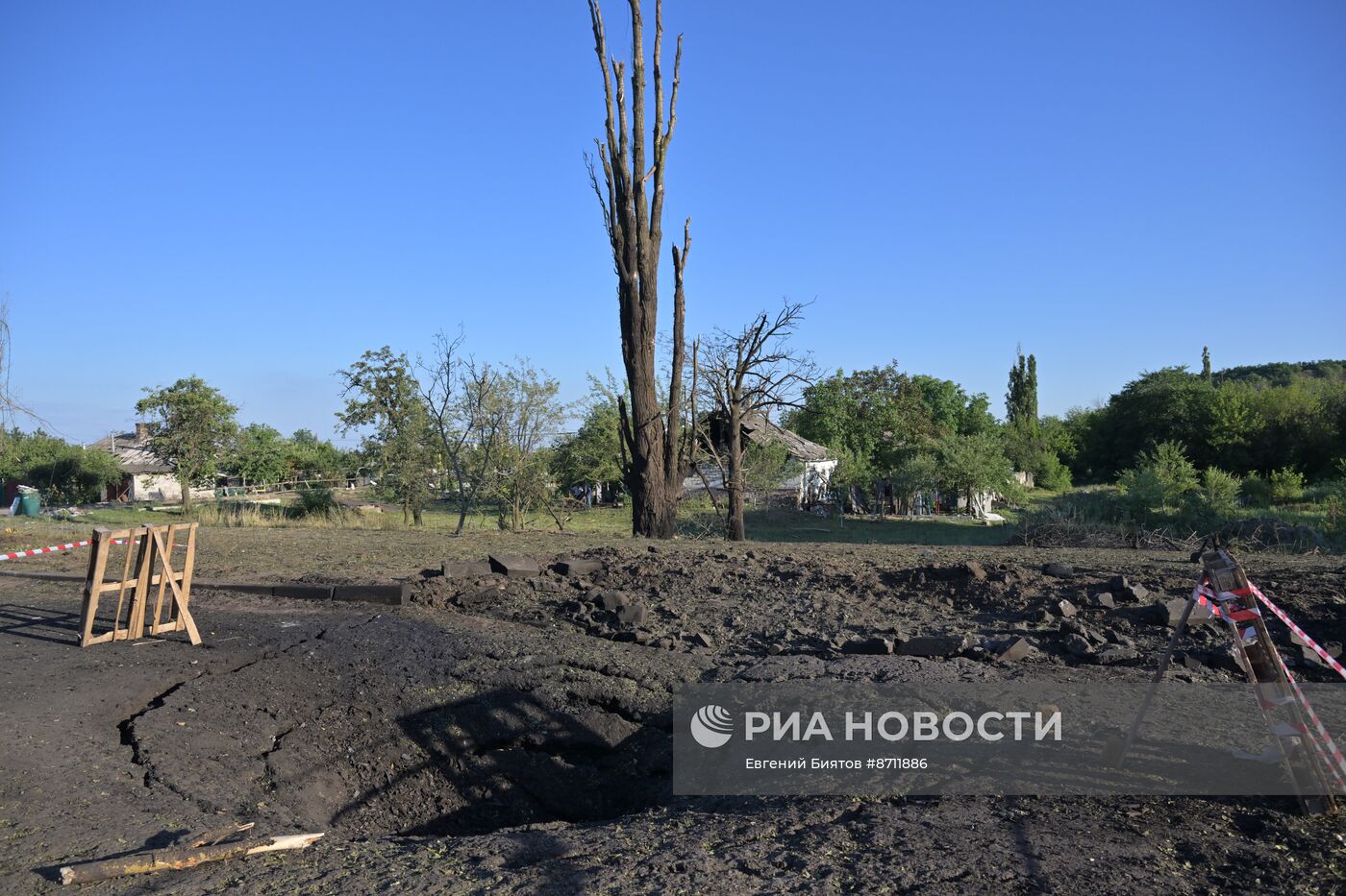 Последствия обстрела ВСУ Первомайска в ЛНР