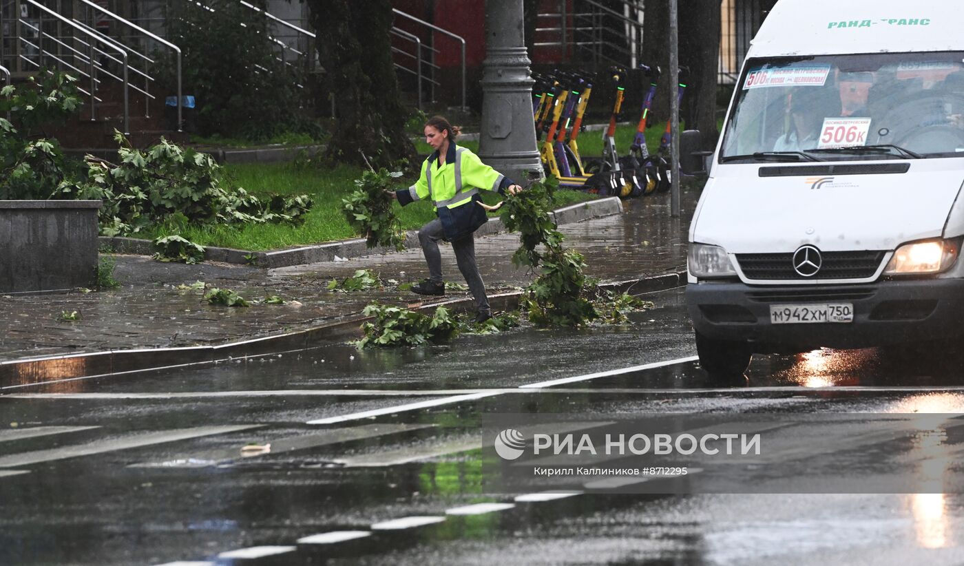 Сильный дождь в Москве
