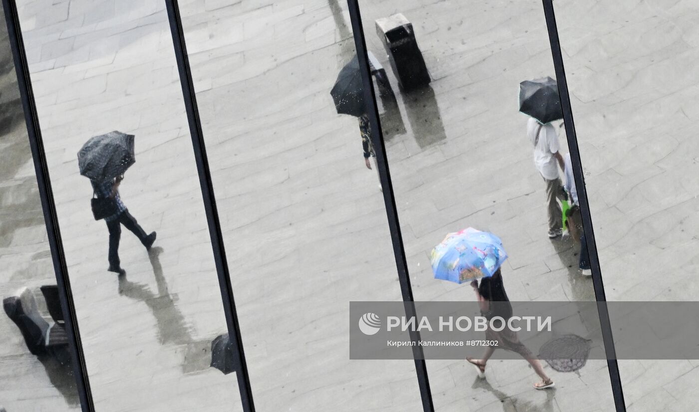 Сильный дождь в Москве