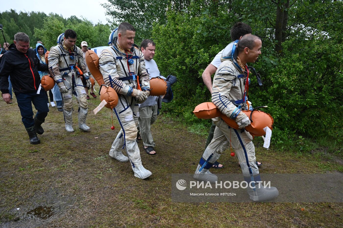 Тренировки космонавтов в случае приземления на водную поверхность