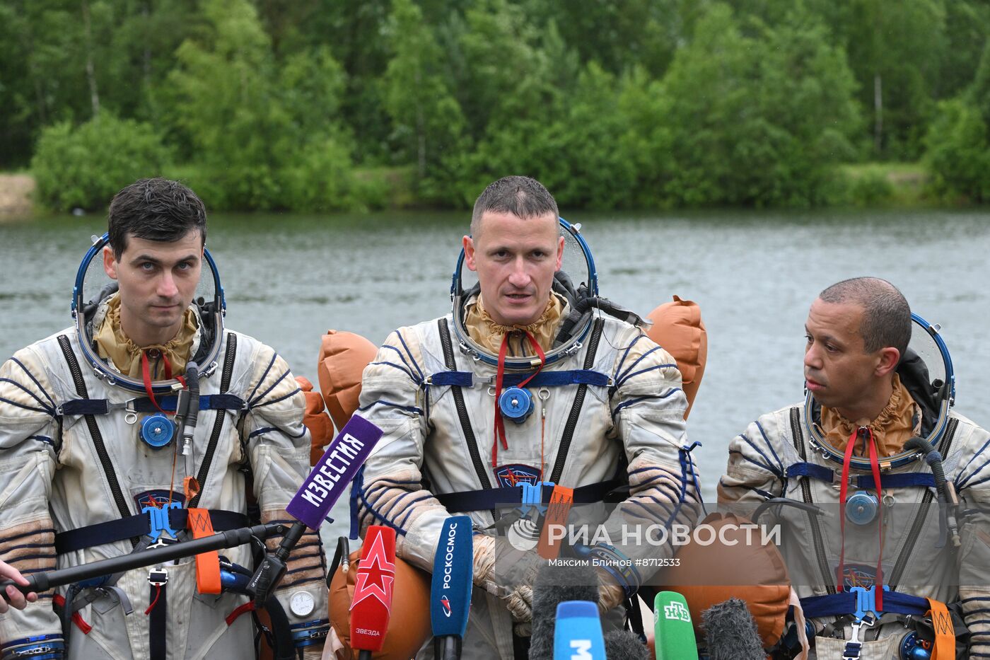 Тренировки космонавтов в случае приземления на водную поверхность