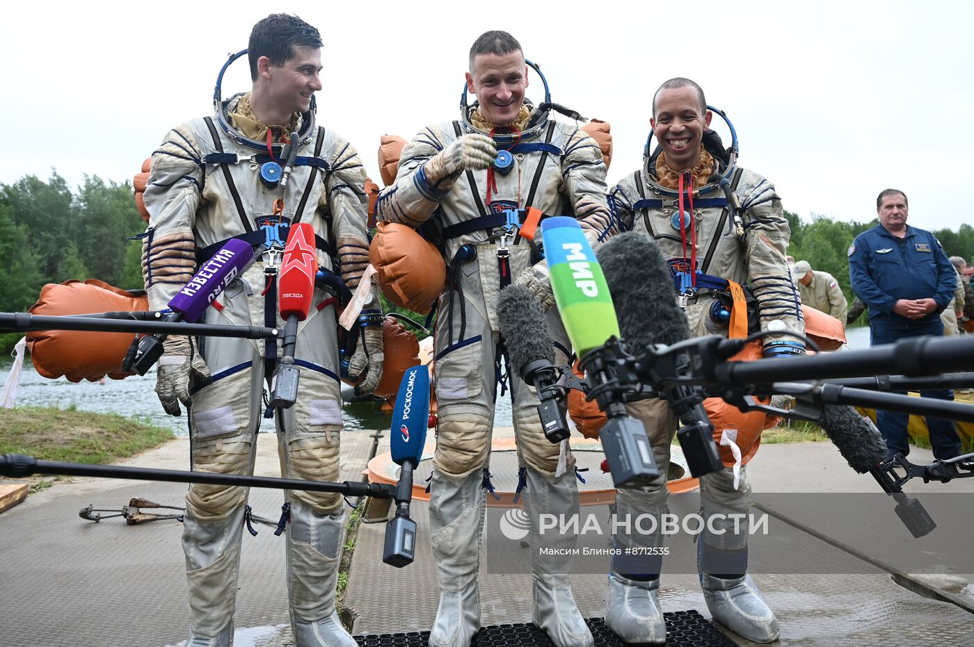 Тренировки космонавтов в случае приземления на водную поверхность